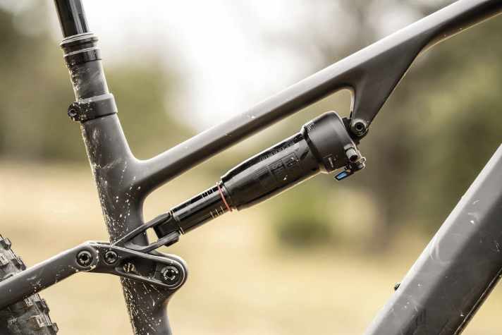 Sleek and weight-optimised: The frame of the Cube AMS Hybrid One44 is very light - around 1200 grams less than the Canyon chassis!