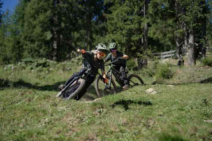 Children's mountain bikes can be pretty expensive toys. It's better if the bike also meets the needs of the youngsters.