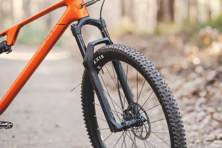 Die Rockshox Recon stammt nicht unbedingt aus dem Hochglanz-Regal. Die Sensibilität konnte uns überzeugen, der Gegenhalt der Dämpfung leider nicht.