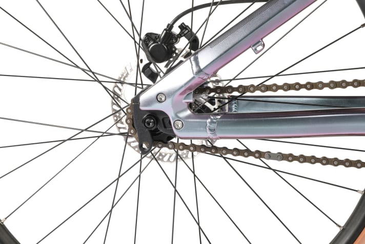 Cube liefert sein Dirtbike nicht nur mit einer hydraulischen Vorderradbremse aus, sondern bereitet auch Rahmen und Ausfallende für das Nachrüsten einer Schaltung vor.