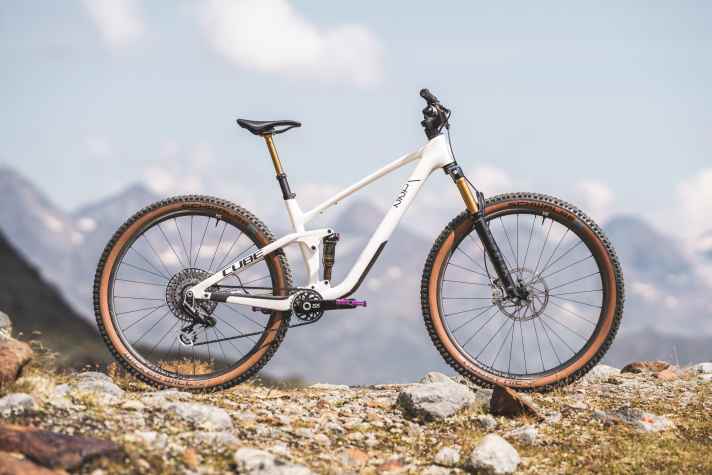 Cube Stereo One22 C:62 SLT 29 // 11,8 kg // 130/120 Millimeter Federweg // 29" // 5999 Euro // Carbon