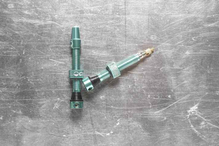 Schickes Tuning-Ventil, das es in besonders vielen Farben gibt. Der Preis geht in Ordnung, die Funktion ist nicht mehr als Standard.