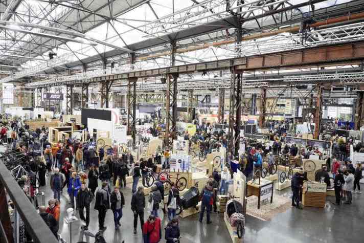 If you are looking for a brand new model, you can get an overview at the major German trade fairs such as Eurobike in Frankfurt or Cyclingworld in Düsseldorf (photo). The BIKE festivals in Willingen and Leogang offer good opportunities to test new models.