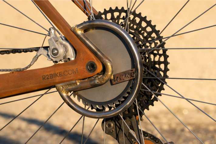 The Swede built the fork and cages together with Monē Bikes from New Mexico.