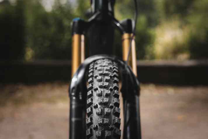 Protagonist: V-Profil, zwei Karkassenlagen, Gewicht ab 1.190 g – für alle, die sich top Führungsqualitäten wünschen.