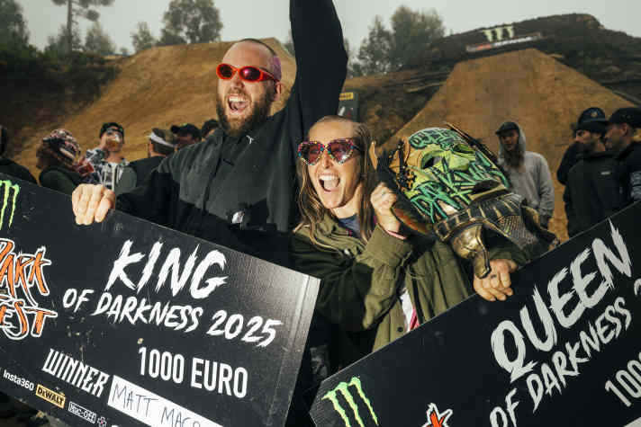 Matt MacDuff freut sich 2025 über den Titel KING OF DARKNESS: Chelsea Kimball ist die Königin der Dunkelheit.