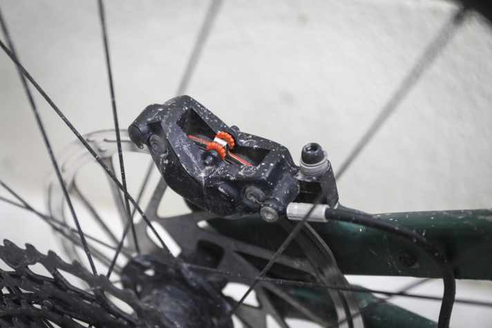 Die günstige Sram Code R Bremse machte schnell Probleme und geizte mit Power. Die Beläge von Trickstuff kompensieren gelungen.