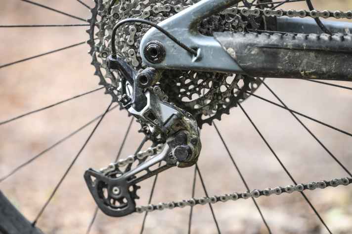 Die Shimano-SLX-Schaltung wurde den Elementen schonungslos ausgesetzt. Die Verschleißteile sollten nun gewechselt werden.