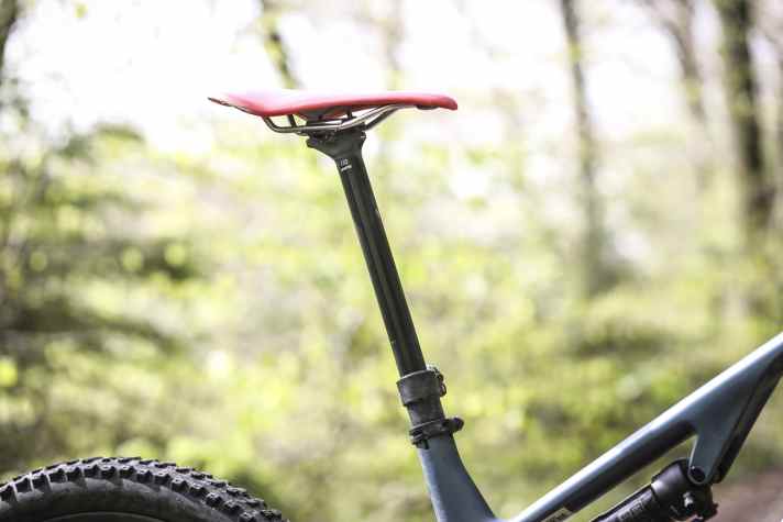 Overlength: Merida relies on an exciting geometry concept and a dropper post with up to 230 millimetres of travel on the One Forty.