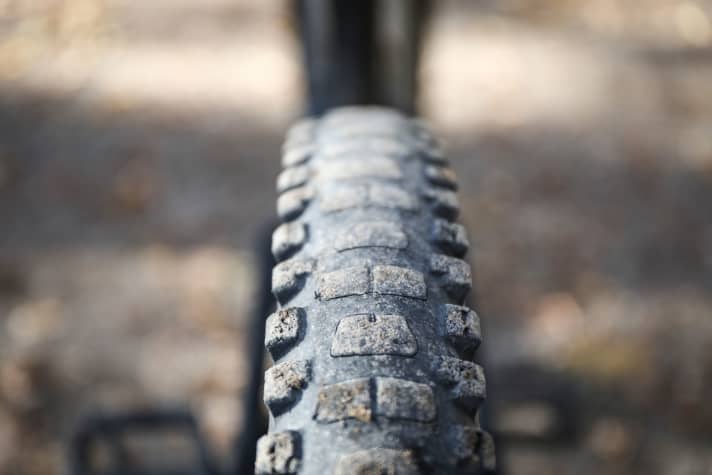 The right air pressure and correct braking prevent premature tyre wear.