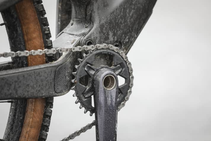 The condition of modern fullys is often difficult to determine due to the integrated design with hidden shocks and bearings. There is a risk here when buying second-hand from a private seller.