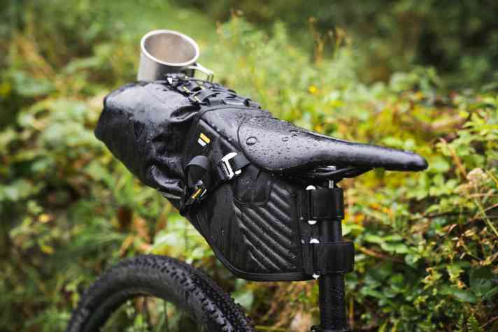 The bracket and saddle bag from the ADVT 900 series are also built for tough weather and trails.