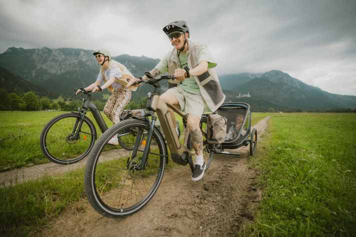With 694 watt hours and a torque of 65 Newton metres, the new e-trekking bike has enough range and enough power for excursions into the countryside and even uphill.
