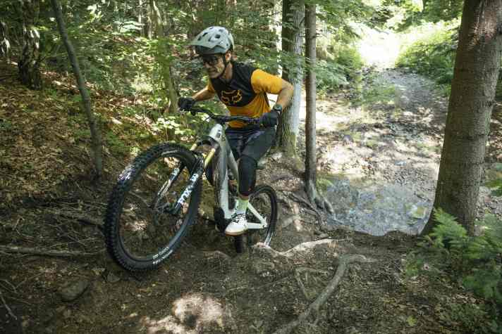 Senkrecht nach oben? 100 Nm Drehmoment aus dem Bosch CX machen’s möglich, selbst in schwerem Gelände.