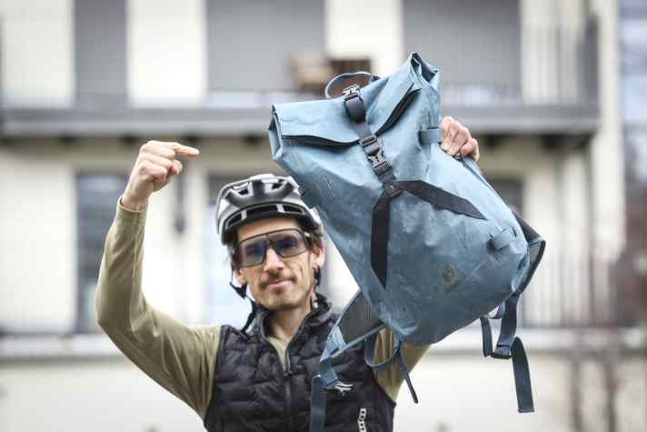 Le Deuter Amager 25+5 fait le bonheur de Laurin, le testeur, mais il y a un hic : Deuter demande 200 euros pour ce sac à dos. Aïe !