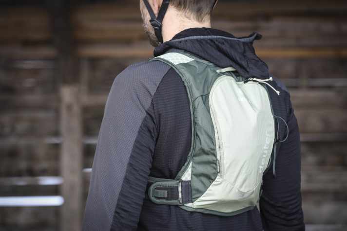 Liquids and tools packed compactly and close to the body: hydration waistcoats are a great alternative for marathon and race missions.