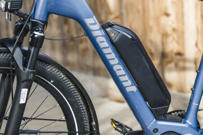 Diamant setzt auf einen klassischen Aufsetz-Akku. Unser Testbike kommt mit 545 Wh, mehr sind aber gegen Aufpreis problemlos möglich.