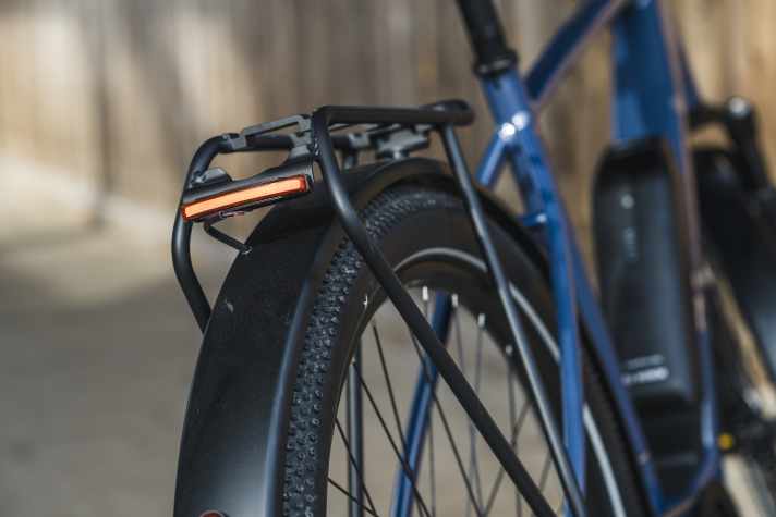 At the rear, Diamant specifies a brake light with acceleration sensor.