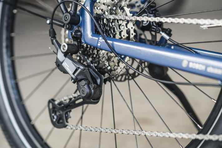 Die Mittelklasse-Shimano-Cues mit zehn Gängen bietet eine gute Funktion und Bandbreite.