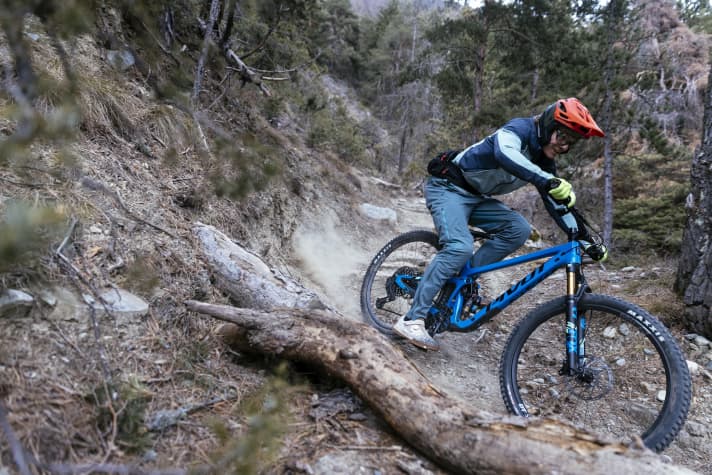 There's nothing to criticise about the features of the Pivot Switchblade Pro X0 AXS, but unfortunately there is about the price tag.