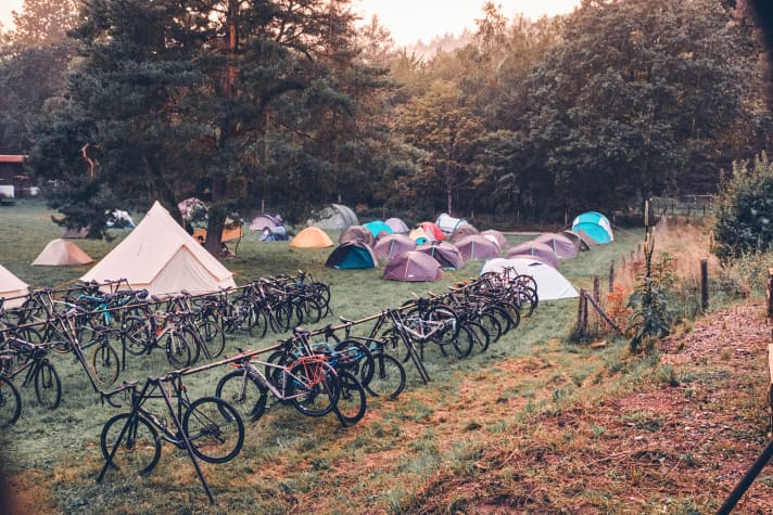 Bit by bit, the tent meadow fills up