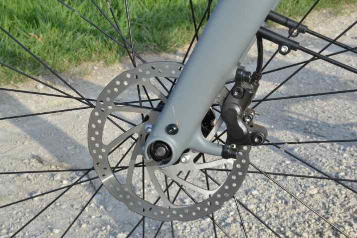 No brand name and only mediocre braking power - the brakes on the Lemmo have been skimped on.