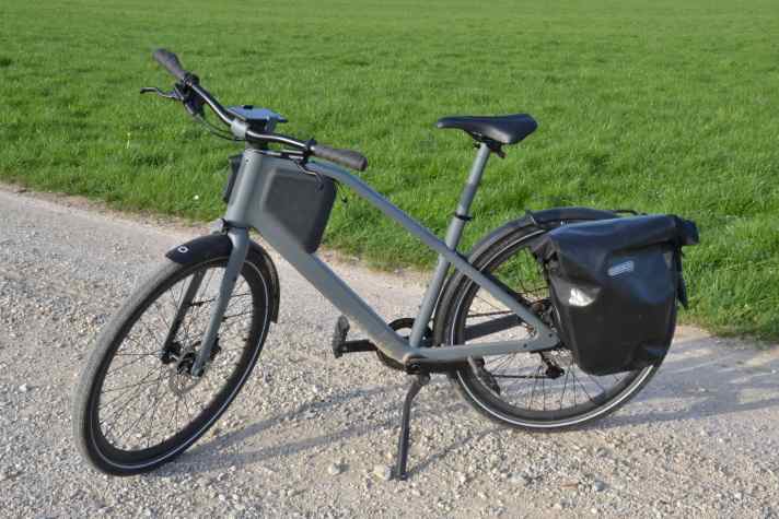 Schick - so schick, dass Menschen genauer hinschauen, wenn es vor dem Café steht.