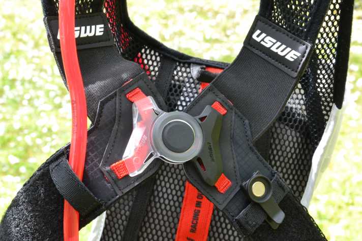 No dancing monkey: the backpack sits absolutely securely on the back thanks to the strap system