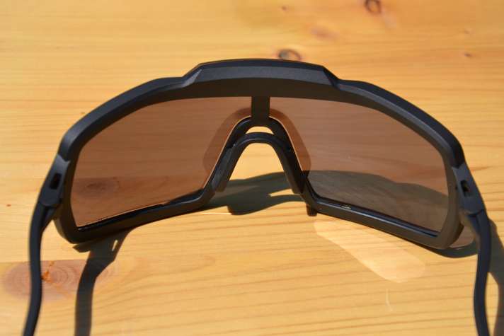 Die Bot 2 hat einen dicken Rahmen, trotzdem ist sie keine 30 Gramm schwer.