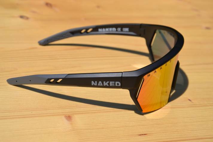 Stabiler Rahmen und stabile Bügel mit griffiger Gummierung - sitzt top am Kopf.