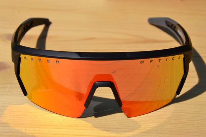 Stylish, stable and with a good tint. And the price is also totally ok.