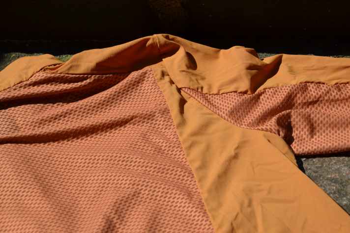 Mesh provides ventilation at the back and under the armpits.