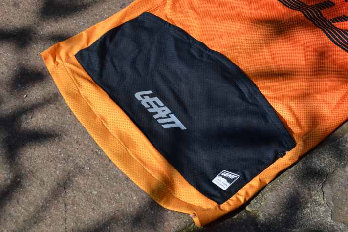 3 outside pockets – there is another one sewn in, accessible via the side zip.