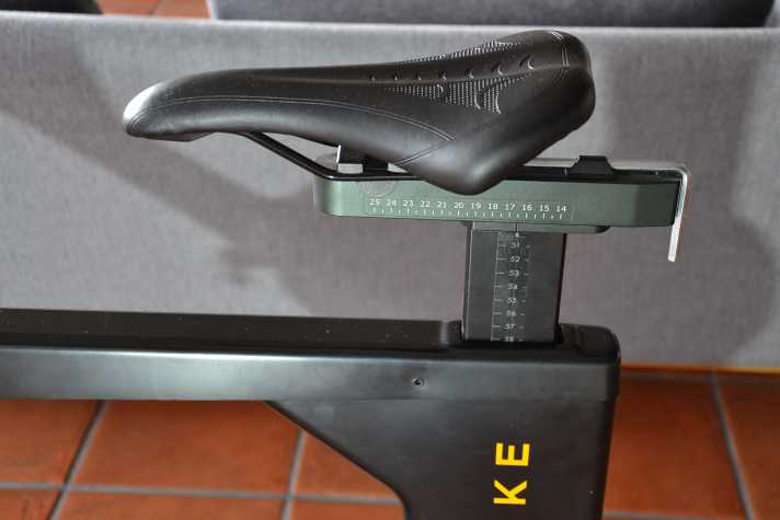 The seat position can be generously adjusted in height and width. The Allen key is already on board.