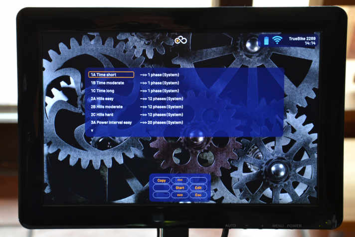 Die hauseigene Software von Truekinetix bietet einige fertige Trainings an. Man kann sich auch eines selbst bauen.