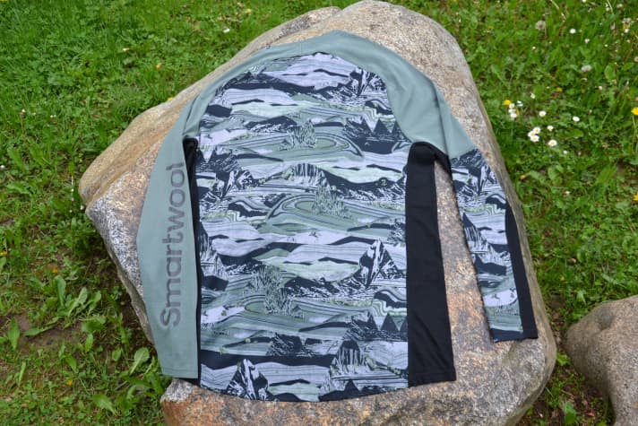 The Smartwool MTB jersey seen from behind - lots of print.