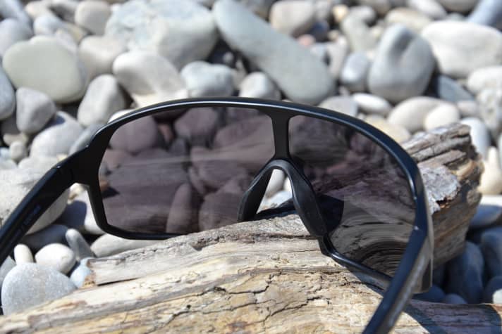 Wide field of vision thanks to large lenses.