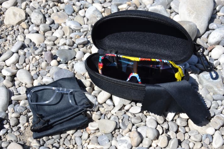 Not only does the Kapvoe KEBR come with a case, it even has an insertable frame for prescription lenses.