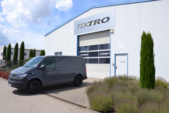 The Tektro headquarters for the whole of Europe is located - somewhat inconspicuously - in Haßloch. This is where we pick up the TRP EVO groupset for testing.