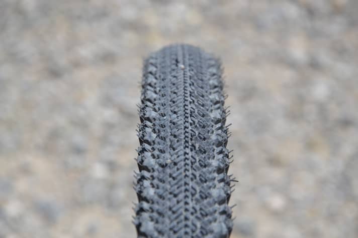 Both versions of the Solo gravel bike run on WTB Venture TCS Light Fast Rolling, 700 x 40c tyres.