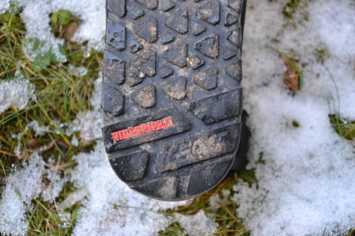 Die Sohlen der Leatts rutschen nicht auf den Pedalen - und auch nicht auf Schnee und Schlamm.