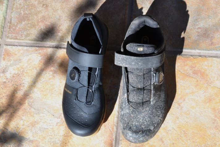 Race vs. Skate? Der neue Mallet Trail (links) sieht aus dieser Perspektive fast wie ein Rennradschuh aus. Deutlich erkennbar ist auch die asymmetrische Schnürung.