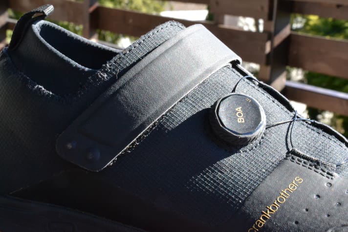 BOA Li2: The wheel can be used to adjust the shoe tighter and wider while riding. Practical.