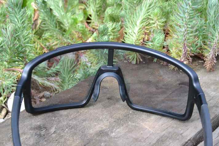 Ganzer Rahmen - stabile Brille. Von vorn sieht die BBB Chester aber aus wie eine rahmenlose Sonnenbrille.
