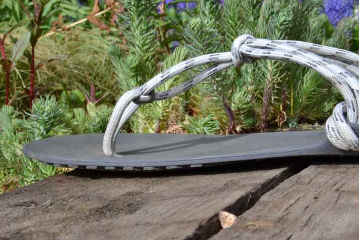 Sandalen quietschen barfuß clearance