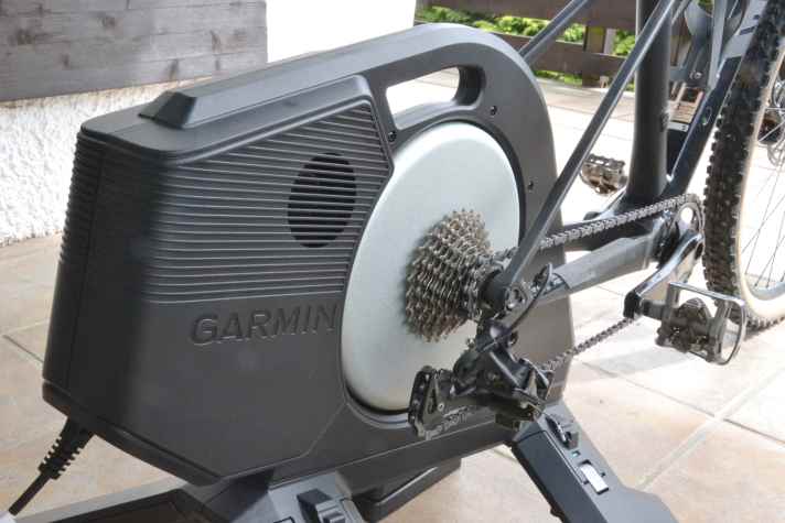 The silver one is the small "real" flywheel mass, but the motor delivers up to 2500 watts of power.