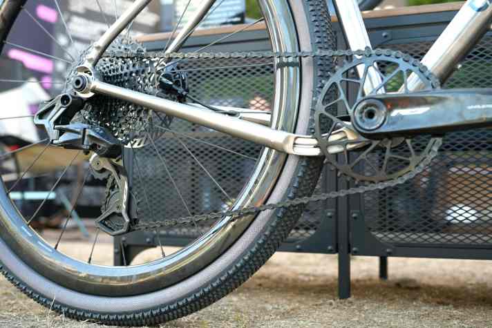 The Whaleroad R7 groupset offers 14 gears, closely spaced across a range of 418 per cent.