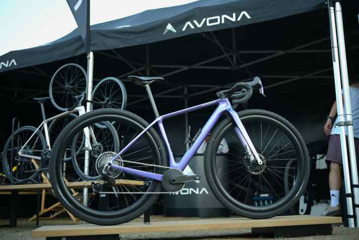 Das Avona Callis 32 Zoll Gravelbike soll auch bei kleinen Fahrern keine Kompromisse machen.
