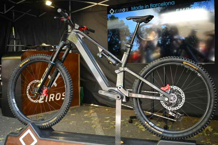 Das Empor-E von Eiros aus Barcelona setzt auf einen Mahle Motor und soll nur 18,5 Kilo wiegen. Der Preis ist dafür happig.