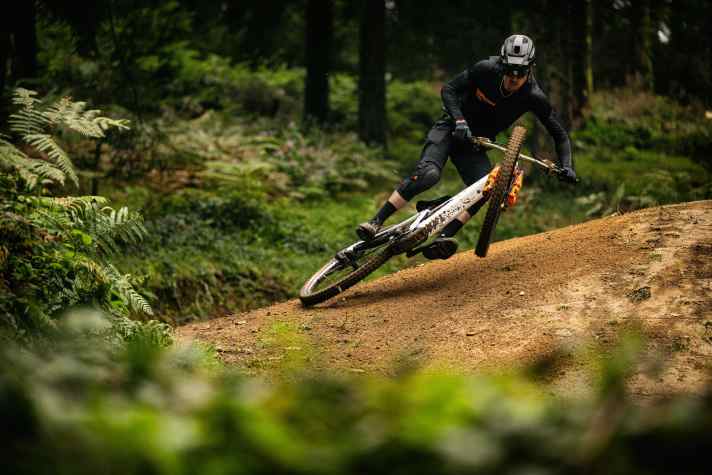 Made for radical manoeuvres: the geometry of the Commencal T.E.M.P.O. Power promises a high level of playfulness.